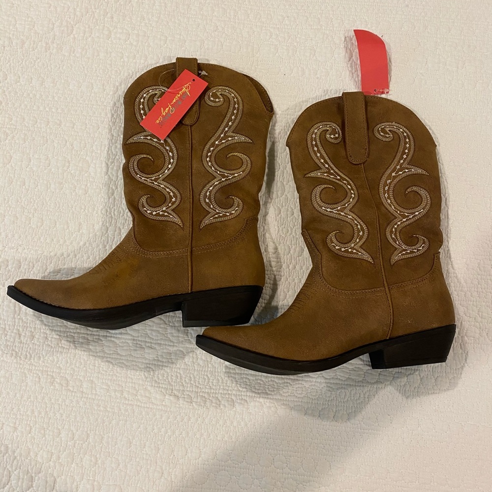 Suade cowgirl boots